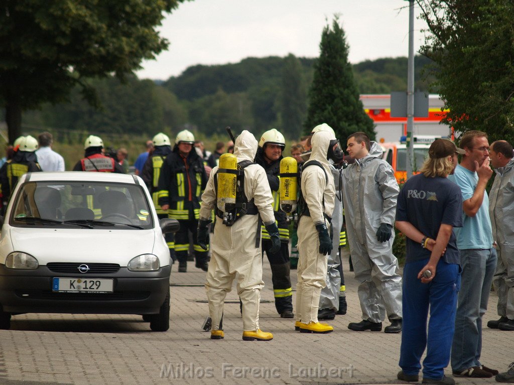 Einsatz BF Strahlenalarm Koeln Porz Gremberghoven HansestrP100.JPG